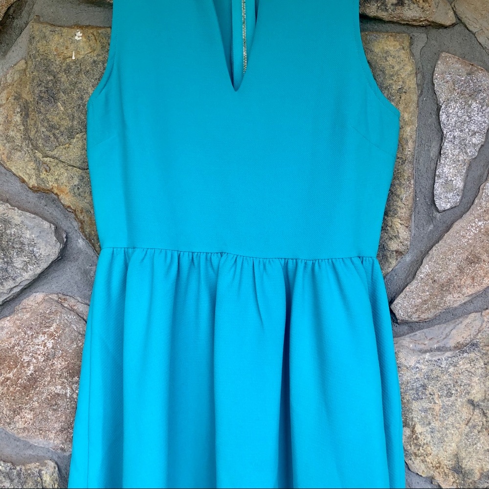 Everly Split Neck Dress - Picture 4 of 10